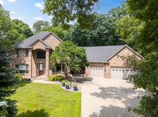 6921 Bluff Ln NW, Rochester, MN 55901