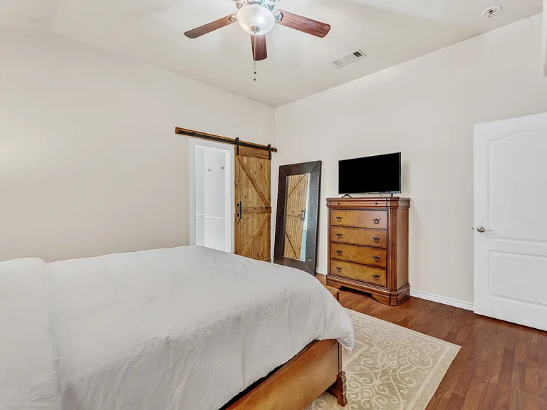 221 Cedar Ridge Dr — Photo 9