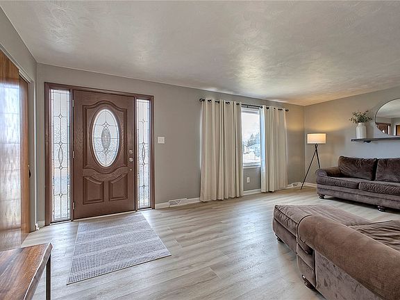 3rd image of 14114 Valley View Dr
