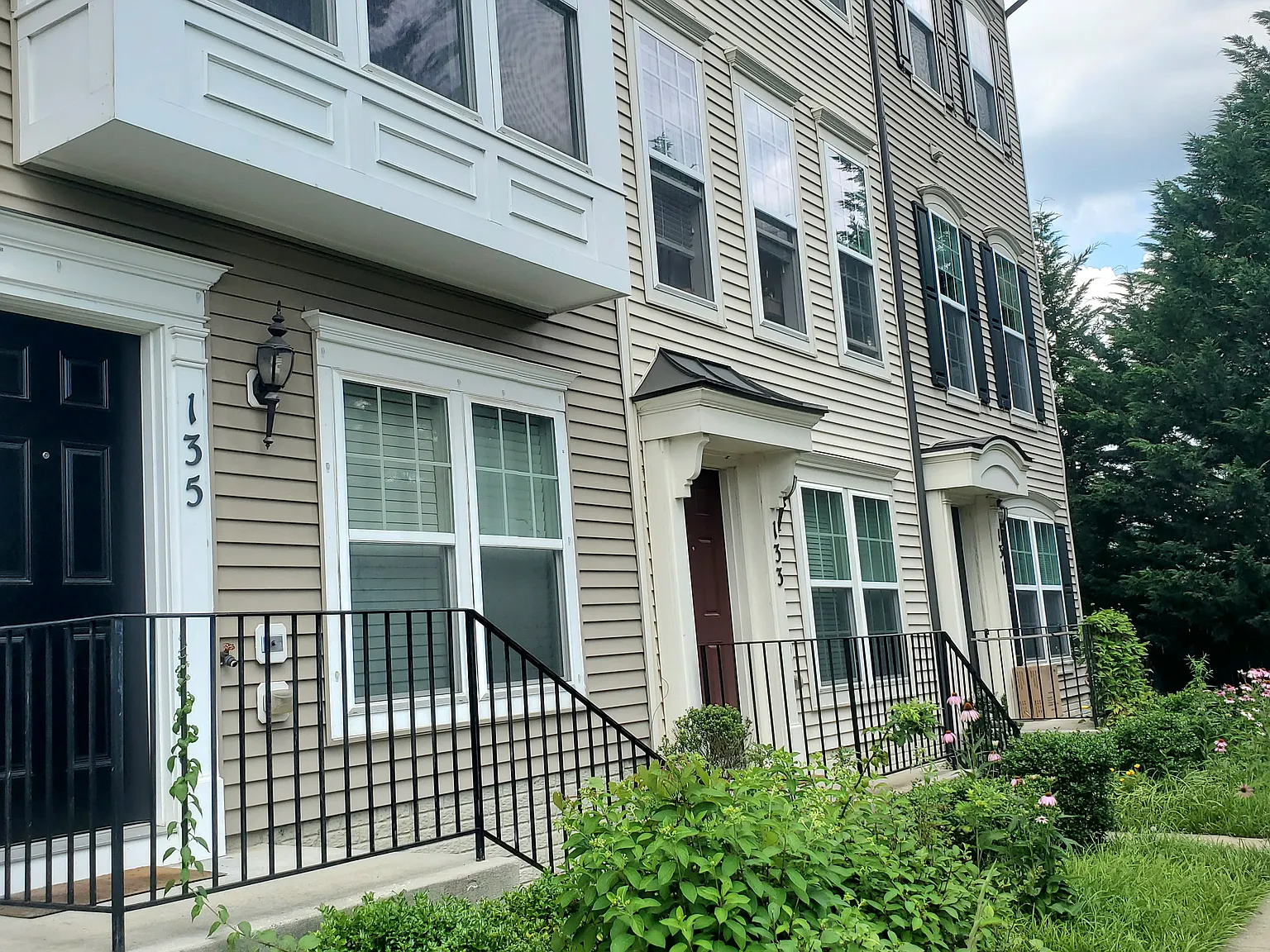 3 bed, 1901 sqft, $2,700 — Photo 3