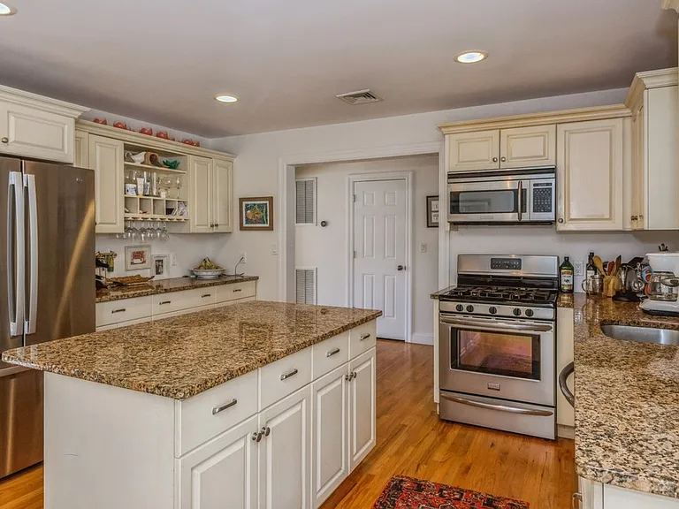 38 Cliff Rd — Photo 5