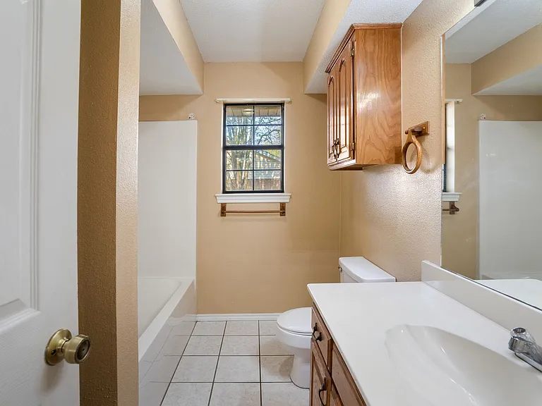 300 E Short St — Photo 19