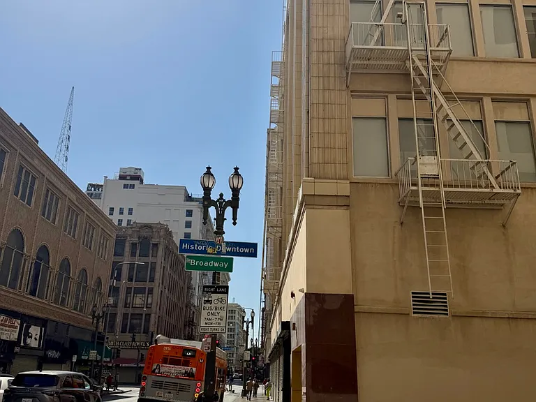 314 W 6th St #501 — Photo 20