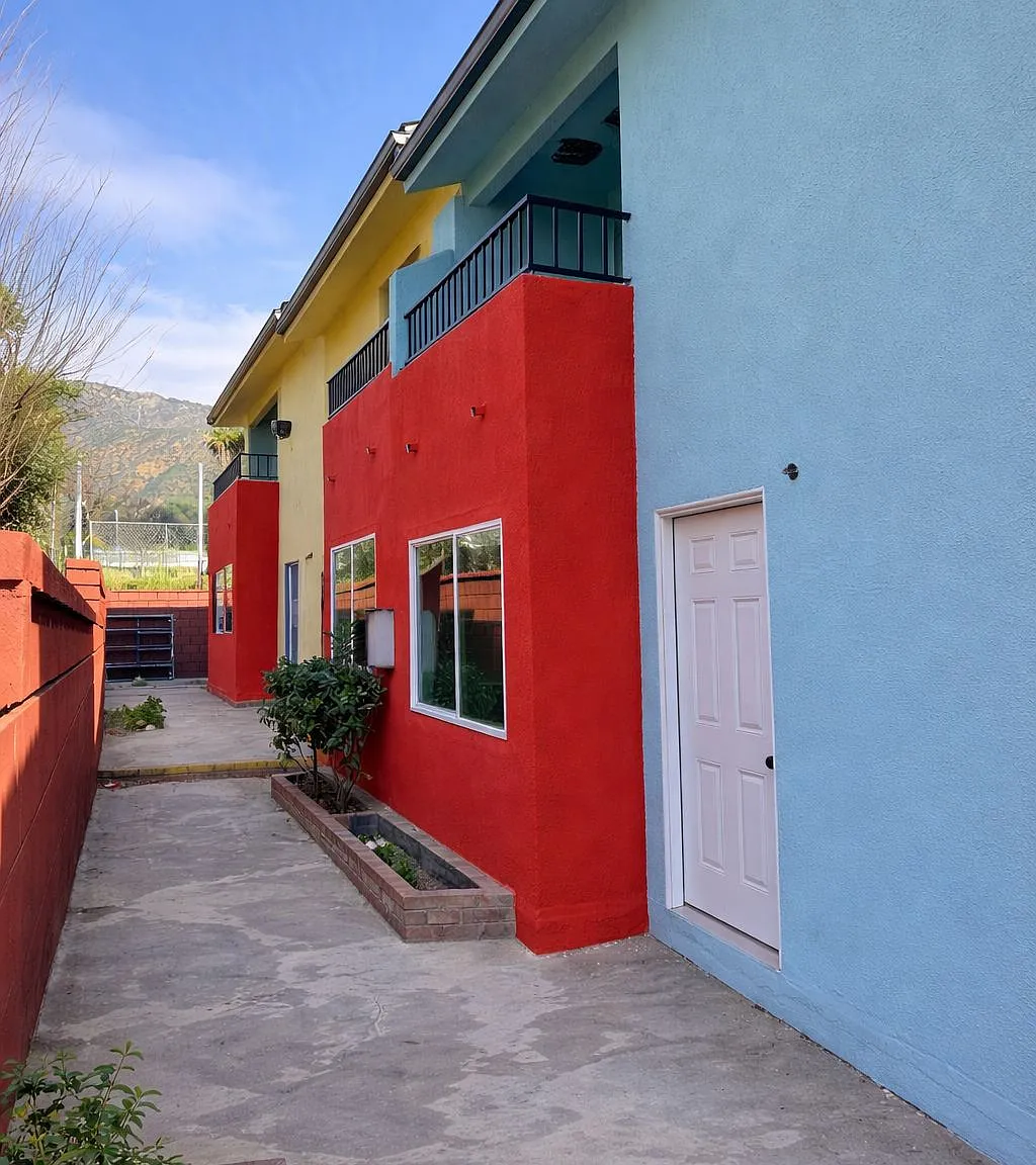 713 E Altadena — Photo 3