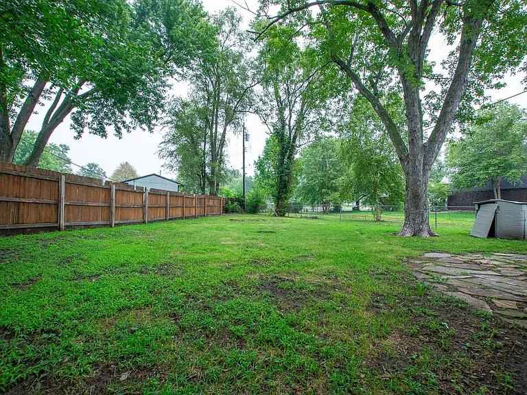 1410 Lindwood Dr — Photo 21