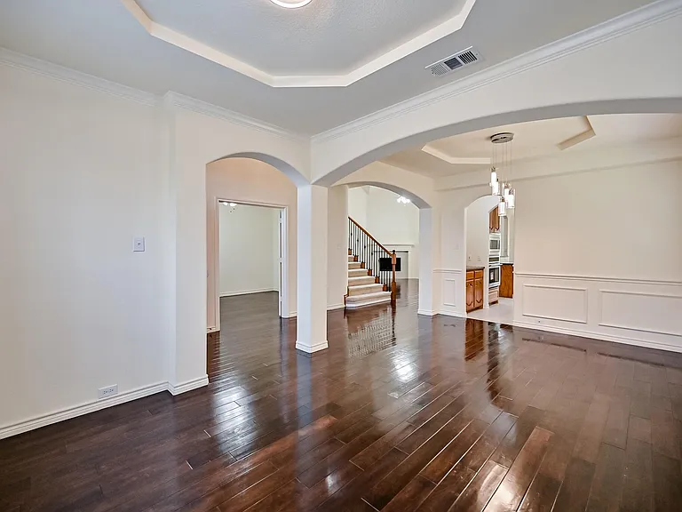 2716 Eastland Dr — Photo 6