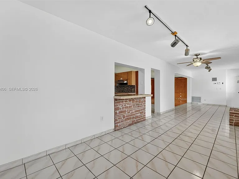 1401 NE 200th Ter — Photo 11