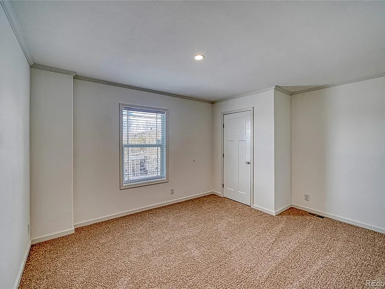 904 W 6th St — Photo 10