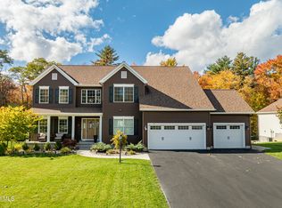 77 Tamarack Ln, Niskayuna, NY 12309
