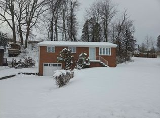 514 Newport Dr, Greensburg, PA 15601