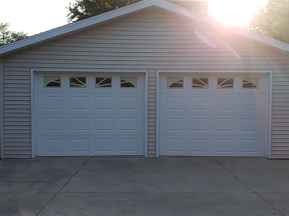 3rd image of 640 Koronis Ave
