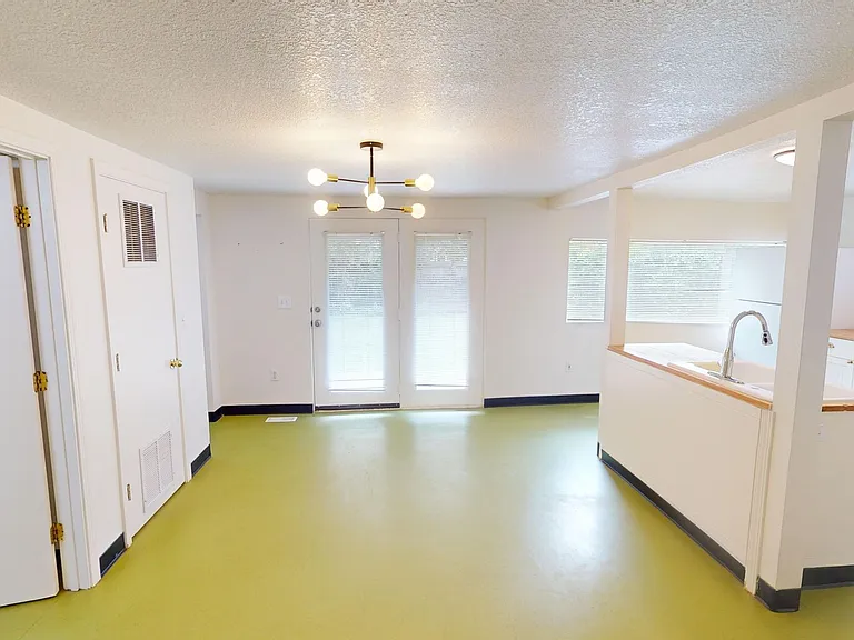 1554 SE Marion St — Photo 6