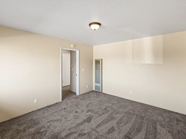 The Peppertree Apartments — Photo 18