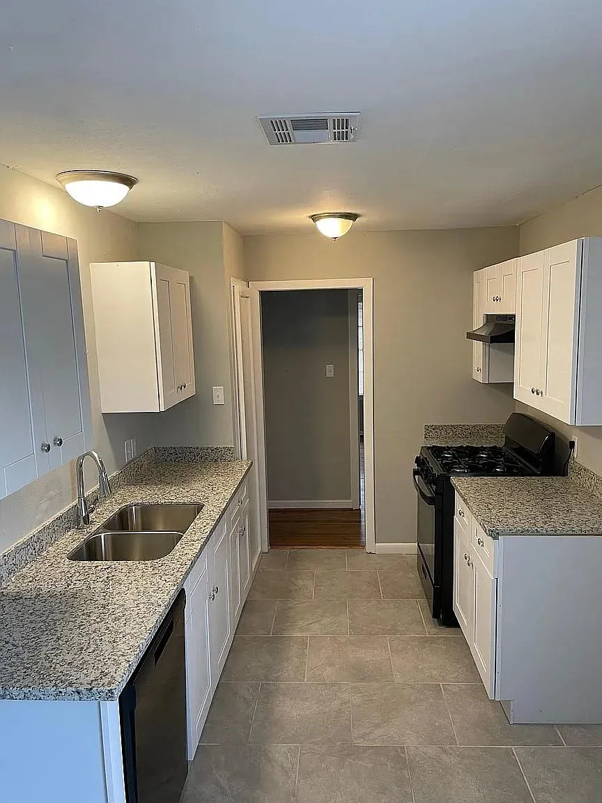 3 bed, 1.5 bath, 1211 sqft, $1,400 — Photo 4