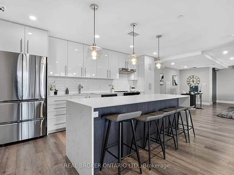 15 Queen St S #1206 — Photo 35