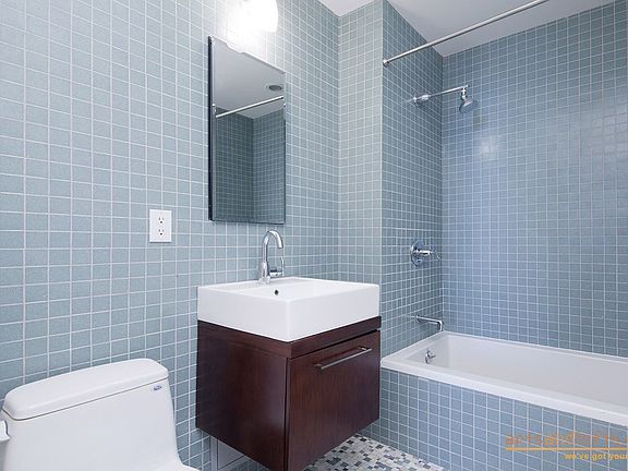 609 Myrtle Bathroom