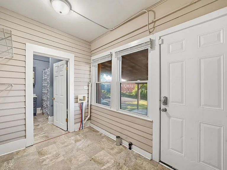 118 Wilson Ave — Photo 7