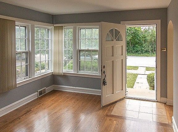 2nd image of 4916 Chase Ave