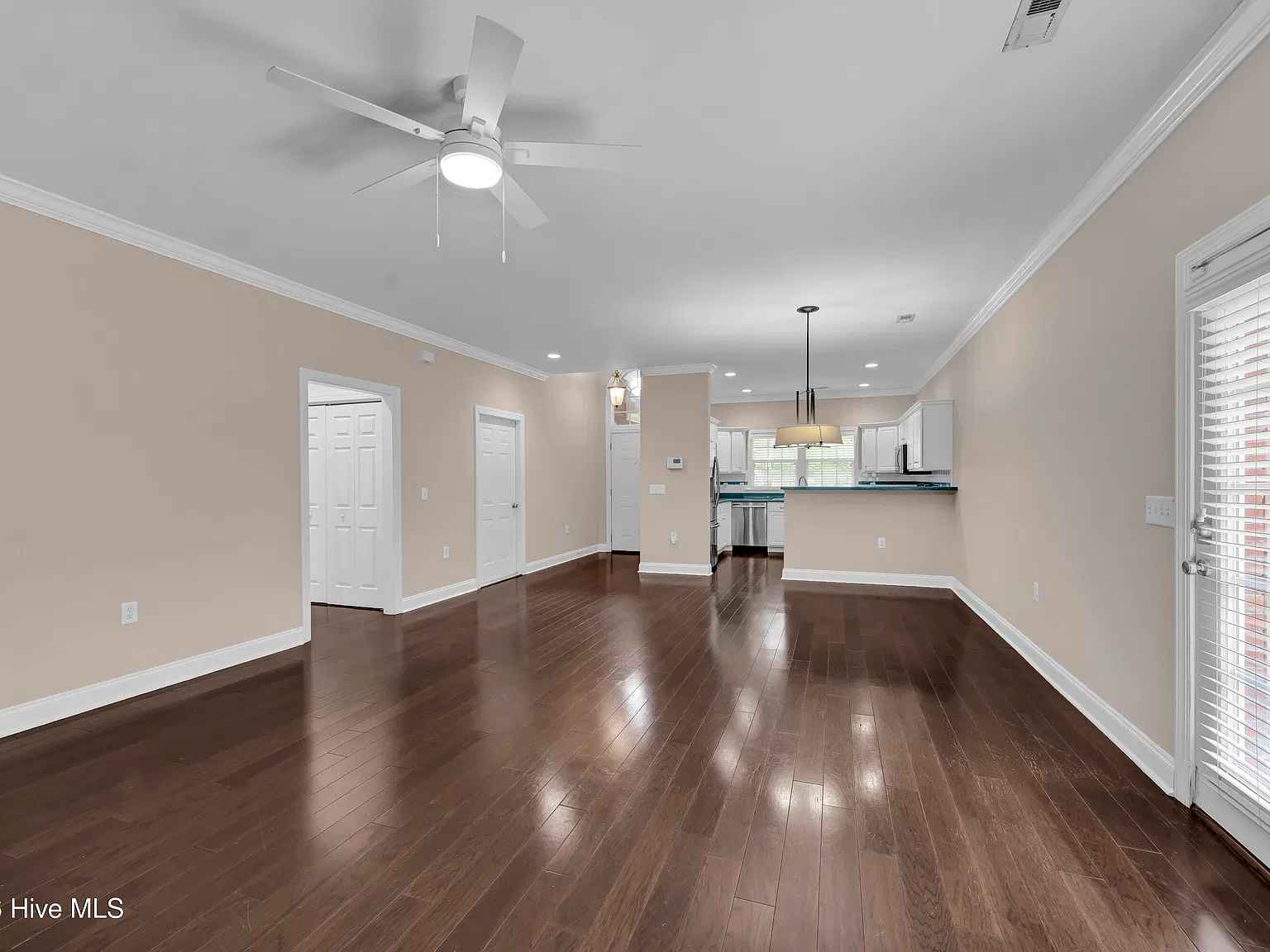 2 bed, 2.0 bath, $2,100 — Photo 4