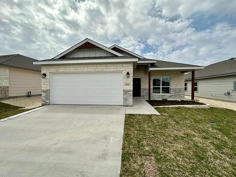 1607 Sideoats Ln — Photo 1