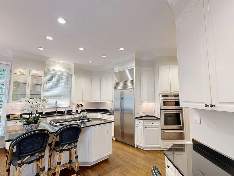 1296 W Wesley Rd NW — Photo 35
