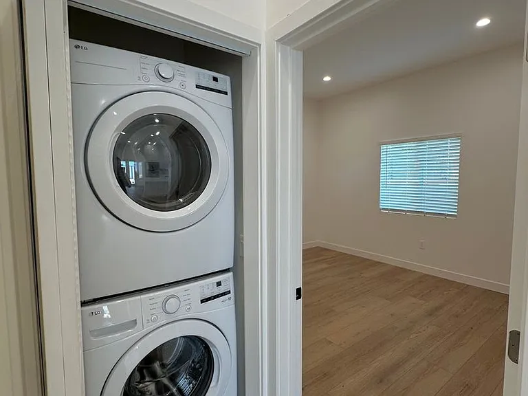 1135 Scofield Dr — Photo 13