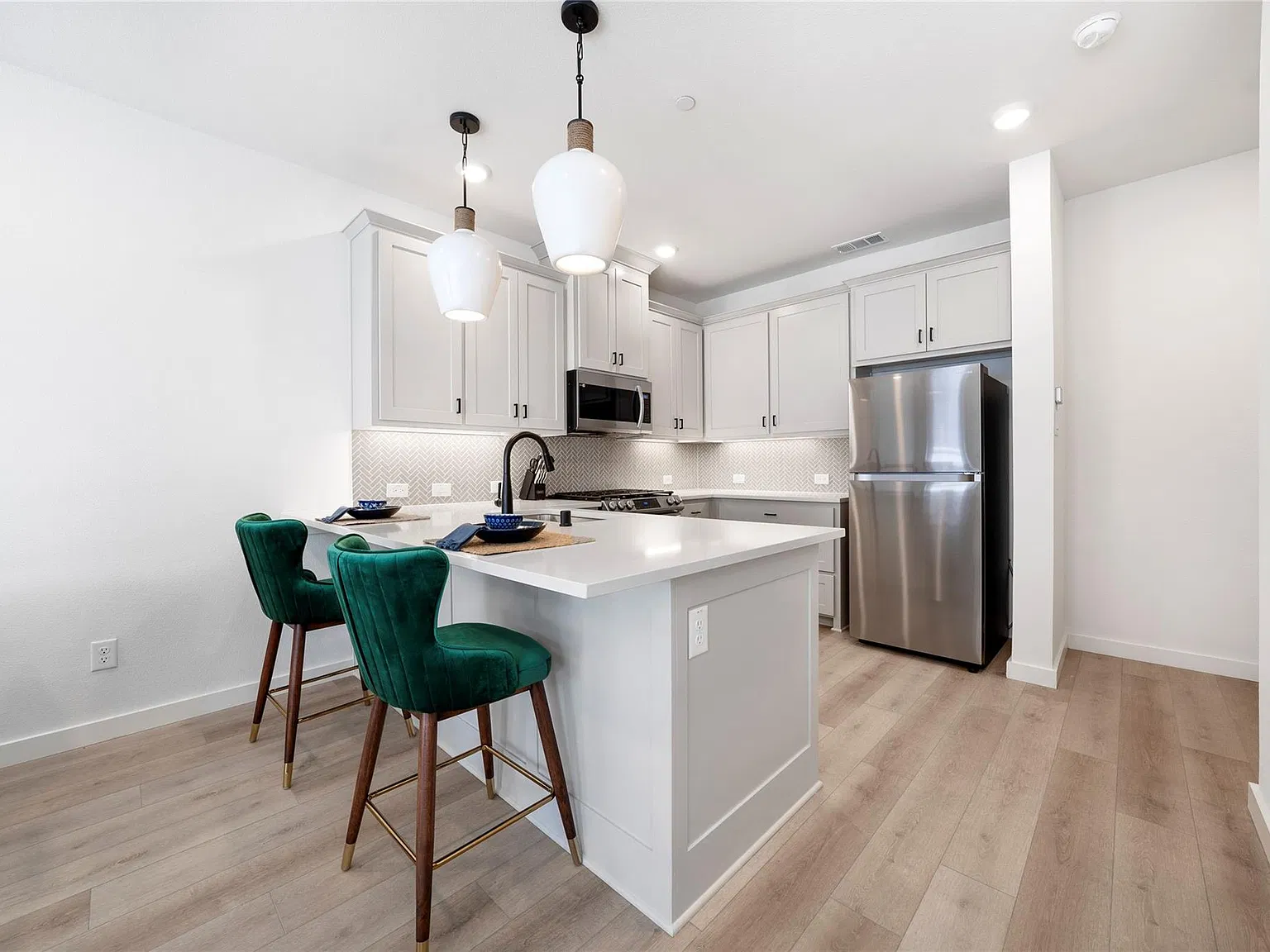 2 bed, 2.5 bath, 1415 sqft, $2,700 — Photo 4