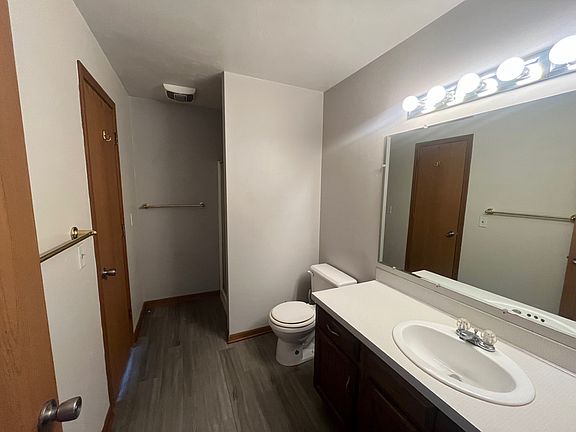 5th image of 41 E 48th St APT 4