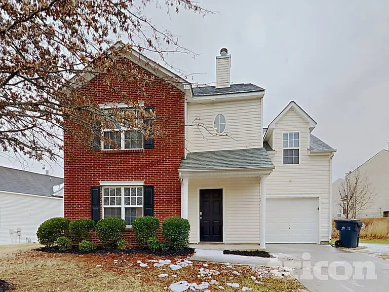 1131 Delander Ln — Photo 2