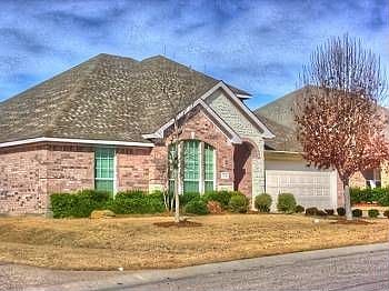 1st image of 204 Carriage Dr