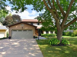 18 Charterhouse Cres, Hamilton, ON L9G 4E5