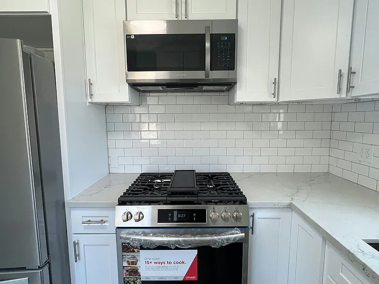 1030 E 2nd St #12 — Photo 9