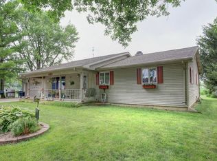 1687 Willowdale Dr, Saint Joseph, IL 61873