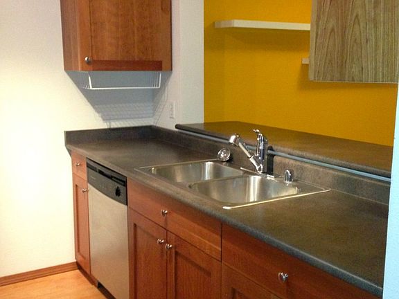 3rd image of 13367 Ambaum Blvd SW