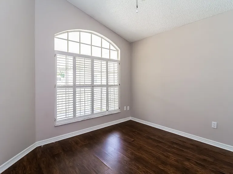996 Maple Ct — Photo 12
