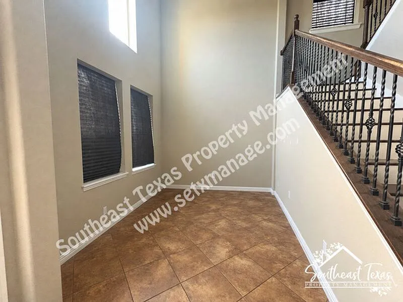 4 bed, 2.5 bath, 2741 sqft, $3,250 — Photo 4