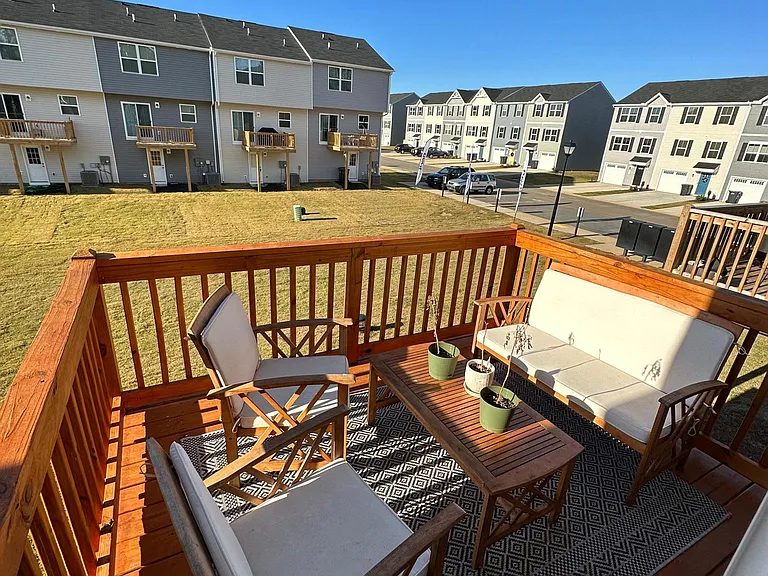 204 Maple Forge Trl — Photo 3