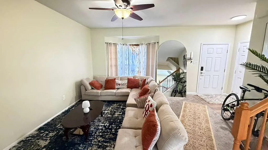 1 bed, 4400 sqft, $800 — Photo 3