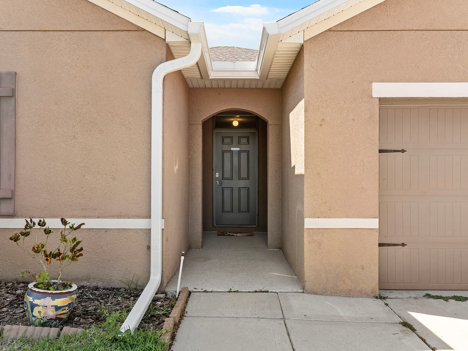 4 bed, 2368 sqft, $3,200 — Photo 3