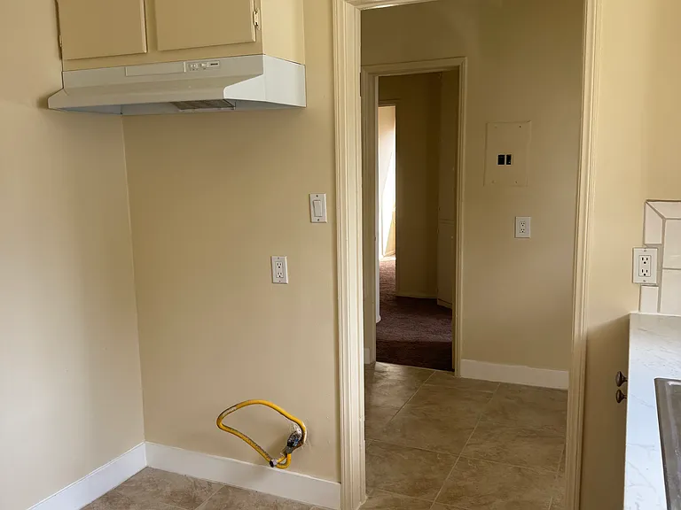 2310 N Niagara St — Photo 8