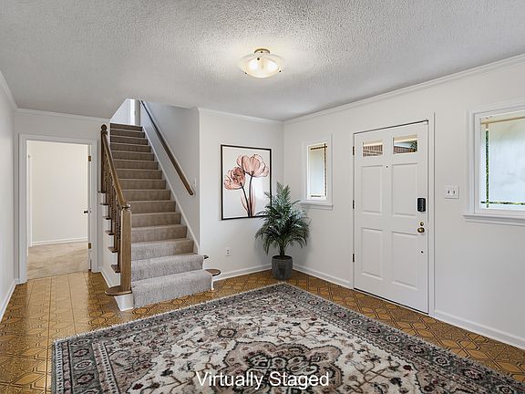 4th image of 2209 Thornwood Ln