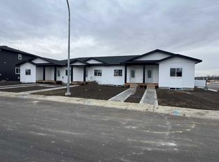 5 N Gray Close, Sylvan Lake, AB T4S0W4