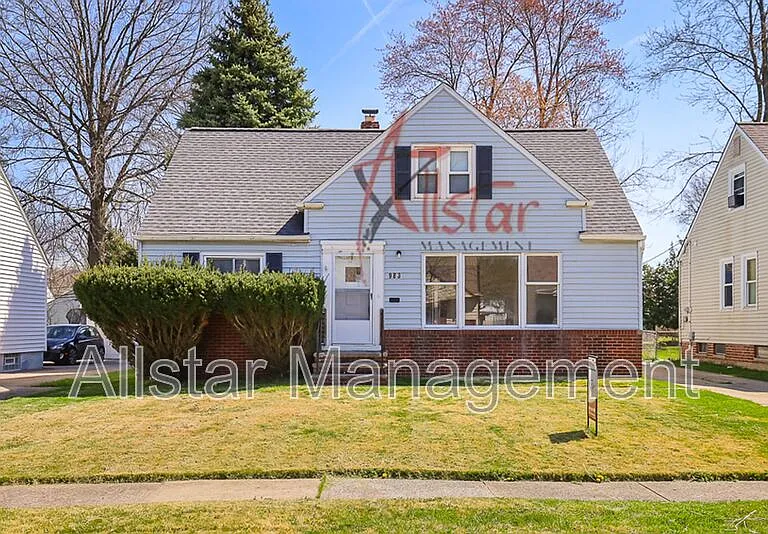 983 Clinton Ave — Photo 1