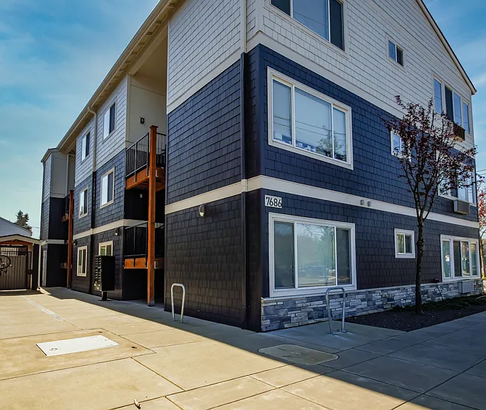 Lombard Apartments — Photo 19