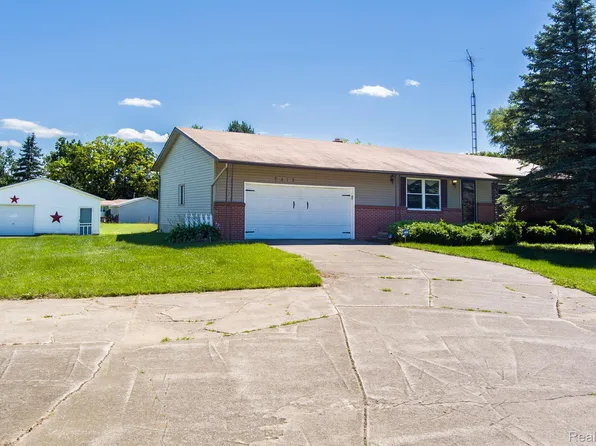 7415 W Mount Morris Rd, Flushing, MI 48433