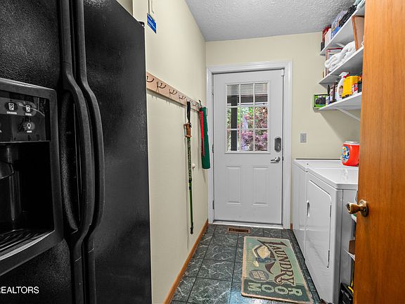 24th image of 1043 Reagan Springs Rd