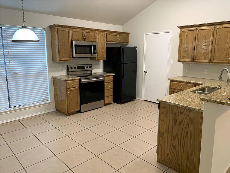 1021 Olivewood Ln — Photo 17