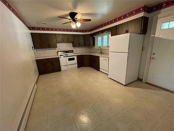 4th image of 884 N Kearney St