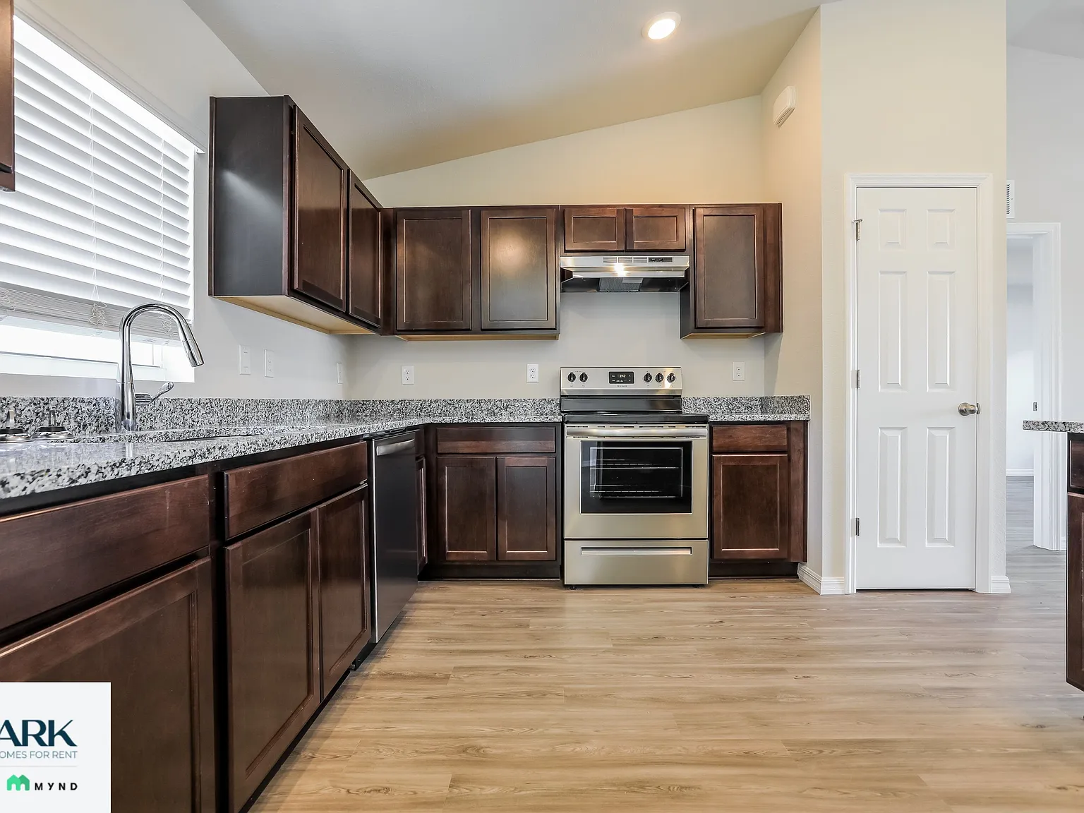 4 bed, 2.0 bath, 1617 sqft, $2,424 — Photo 3