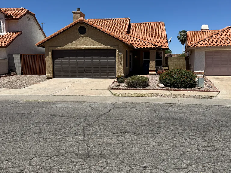 7800 S Kilcormac Ln — Photo 1